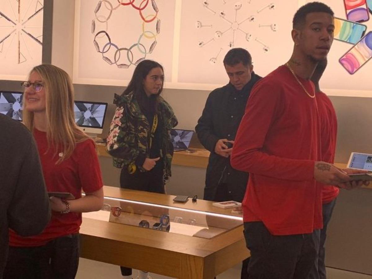 Firari FET&Ouml;&rsquo;c&uuml; Hakan Ş&uuml;k&uuml;r ABD&rsquo;de Apple mağazasında g&ouml;r&uuml;nt&uuml;lendi