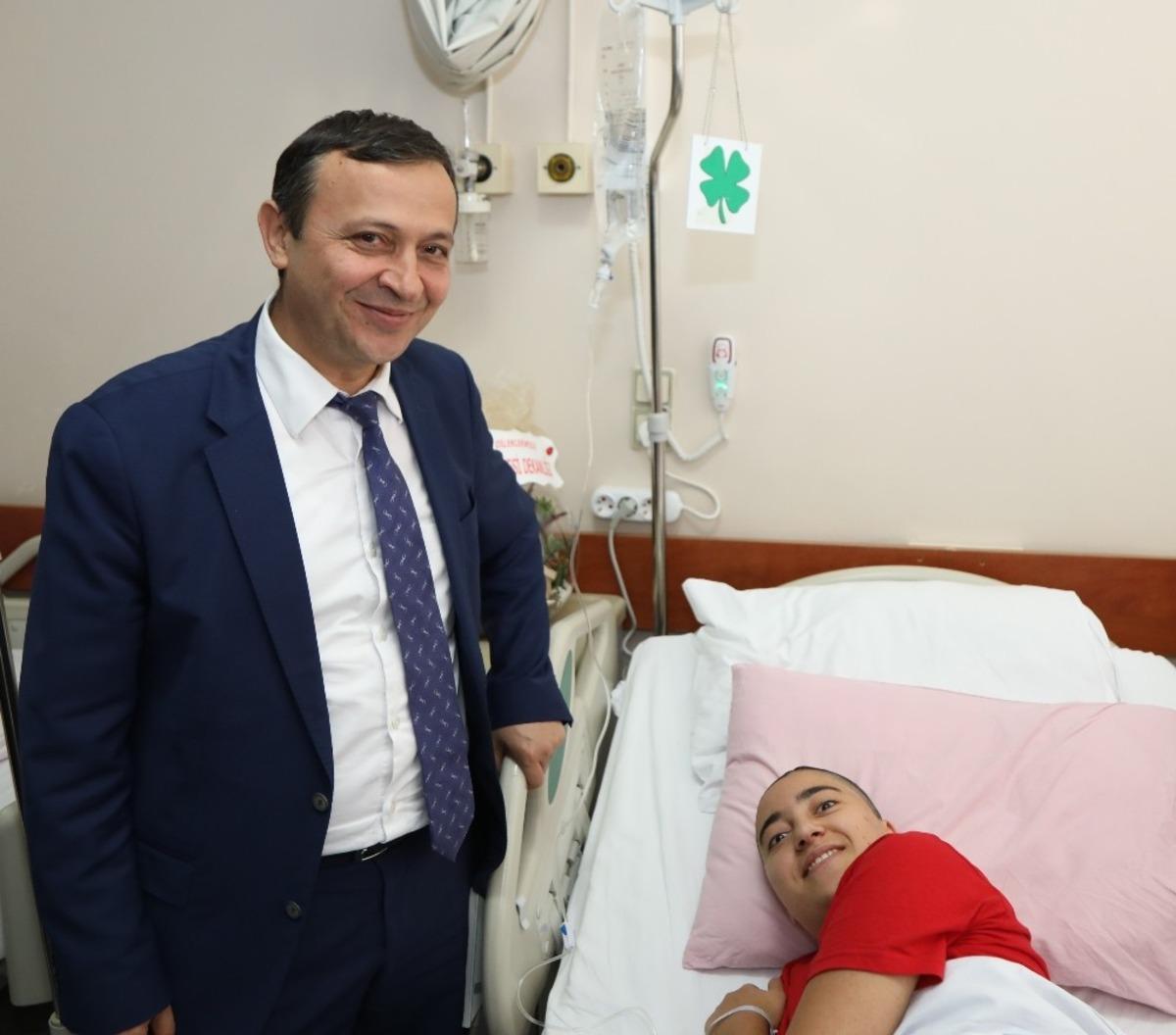 Rekt&ouml;r &Ccedil;alış, Beyin Kanaması Ge&ccedil;iren &Ouml;ğrencisine Sahip &Ccedil;ıktı