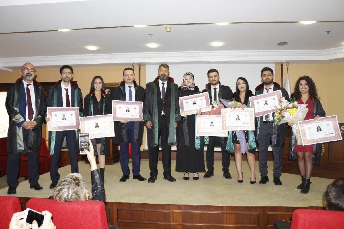 Stajyer avukatlar c&uuml;bbe giydi