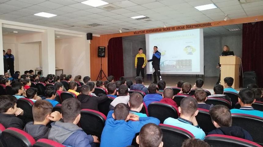 &Ouml;ğrencilere, sosyal medya bağımlılığı anlatıldı