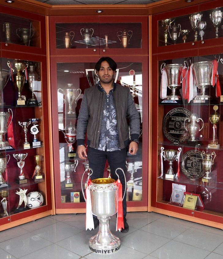 Sivasspor'un eski kaptanı Hayrettin Yerlikaya'nın liderlik mutluluğu G5