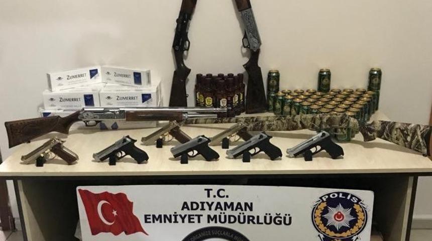 Adıyaman&rsquo;da ka&ccedil;ak i&ccedil;ki ve silah ele getirildi