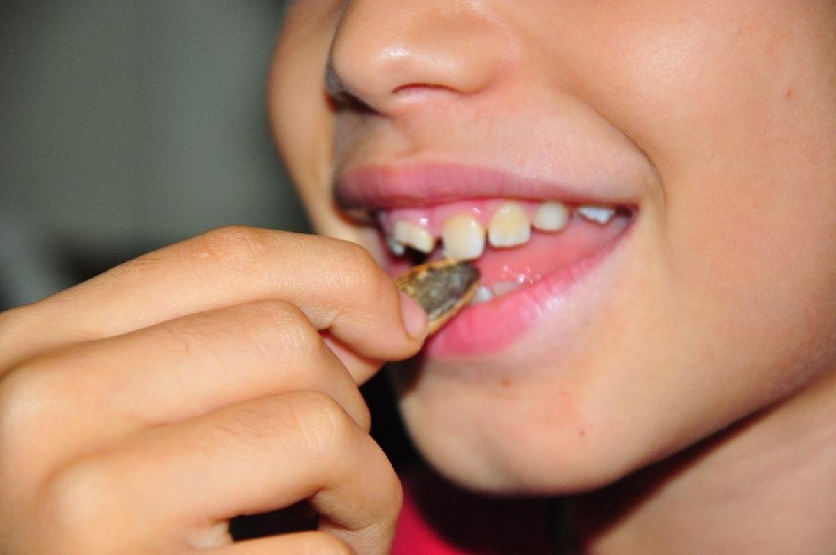 Uyarı &ccedil;ocuklar i&ccedil;in geldi: &rsquo;&Ccedil;ekirdek yerken dikkat!&rsquo;