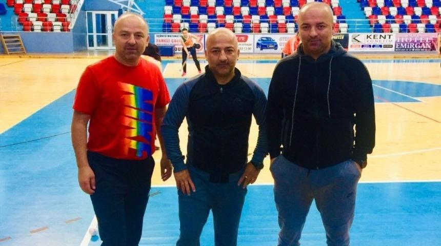 Kasım kardeşler, y&ouml;nettikleri &uuml;&ccedil; takımla hokeye renk katıyor