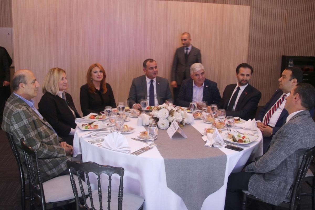 Alper Taşdelen, muhtarlarla bir araya geldi