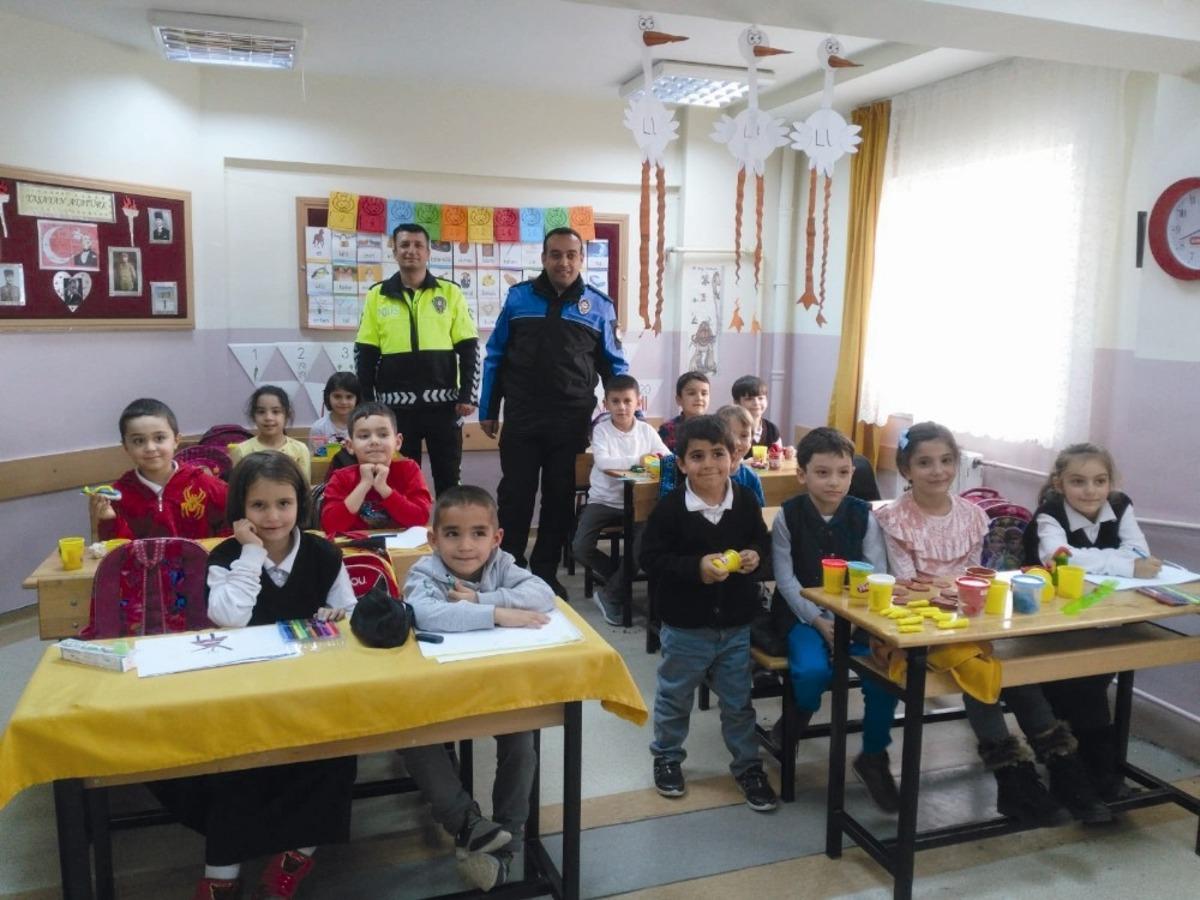 &Ouml;ğrencilere trafik eğitimi verildi