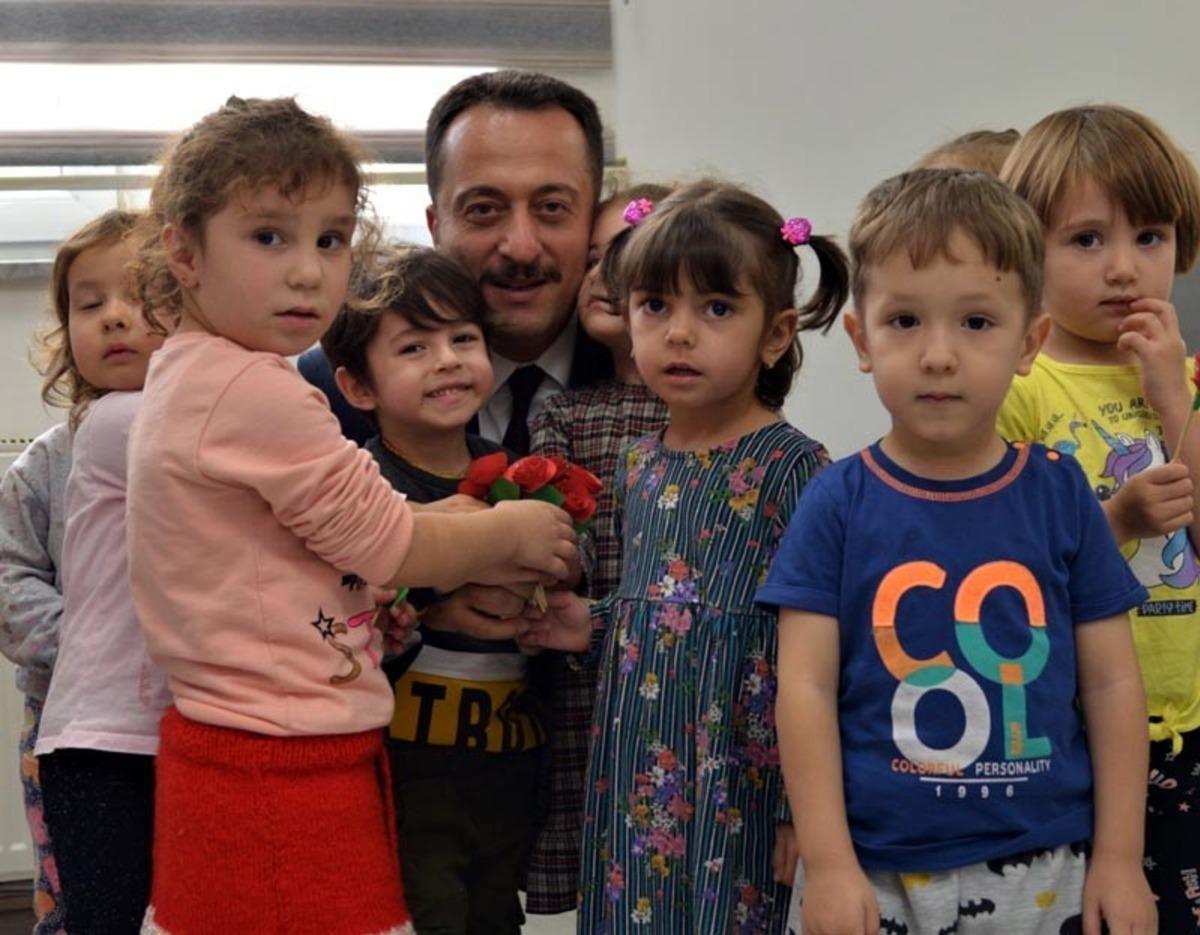 Vali Şent&uuml;rk, &ccedil;ocuklarla, eğitimcilerle ve iş d&uuml;nyasıyla buluştu