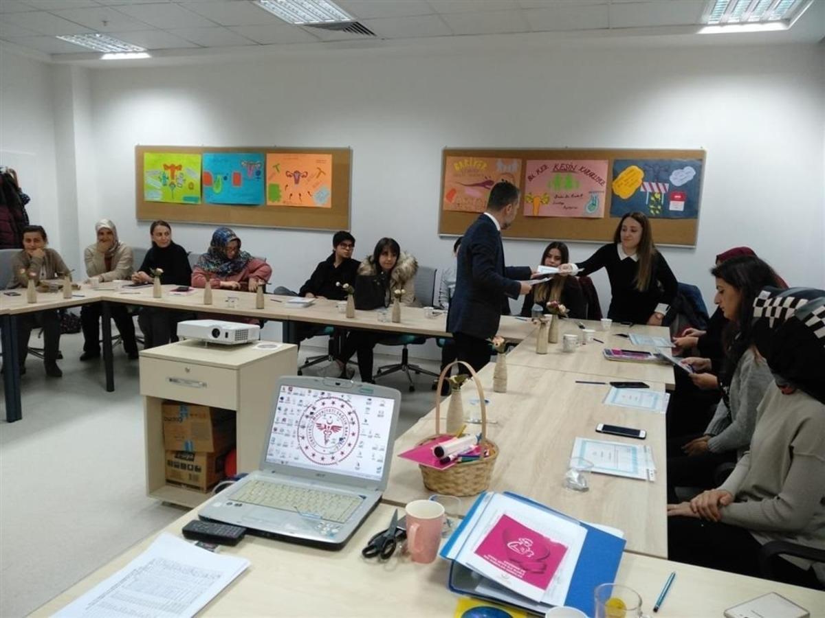 Anne s&uuml;t&uuml;n&uuml;n faydaları anlatıldı