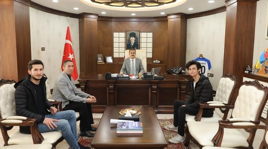 Drone tasarlayan Tüner’den Vali Akbıyık’a ziyaret