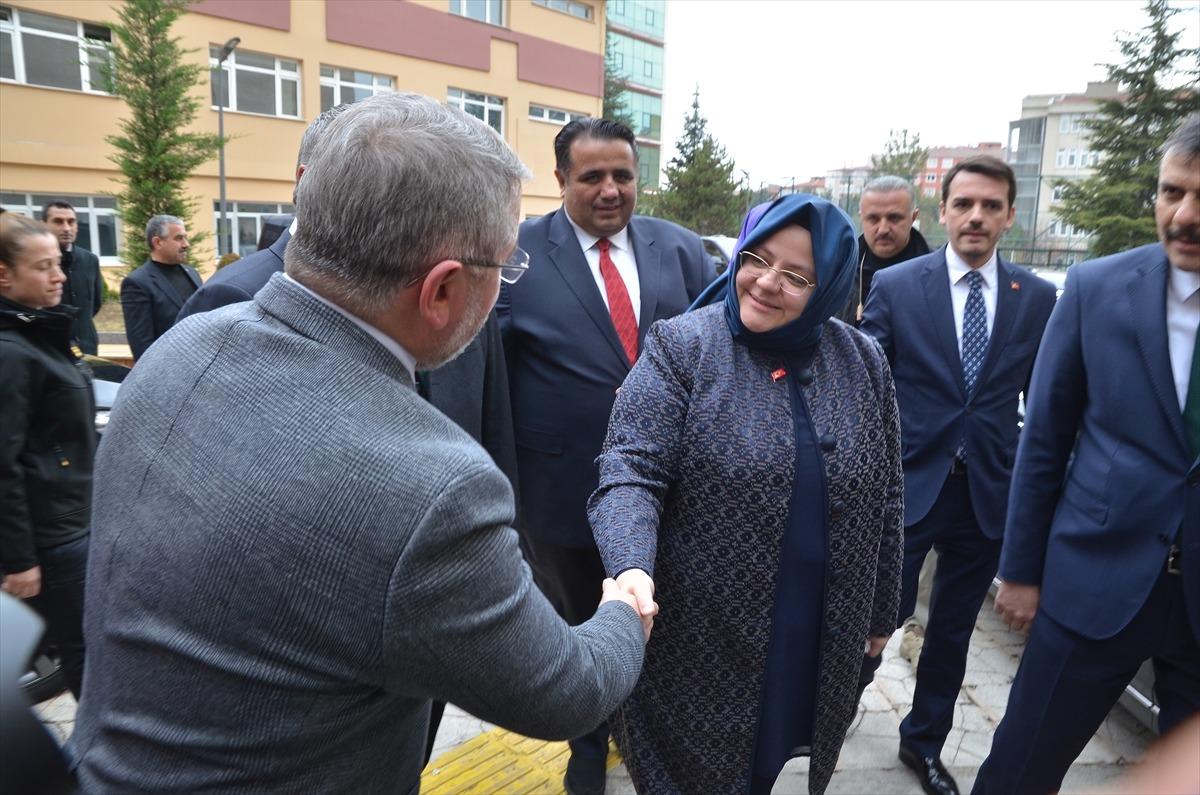 Aile, &Ccedil;alışma ve Sosyal Hizmetler Bakanı Sel&ccedil;uk: