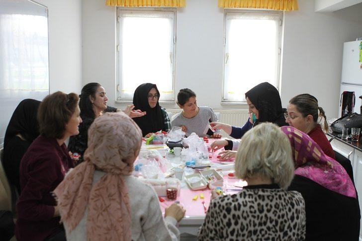 SAMEK Mutfak Atölyesi’nde el becerileri gelişiyor G1