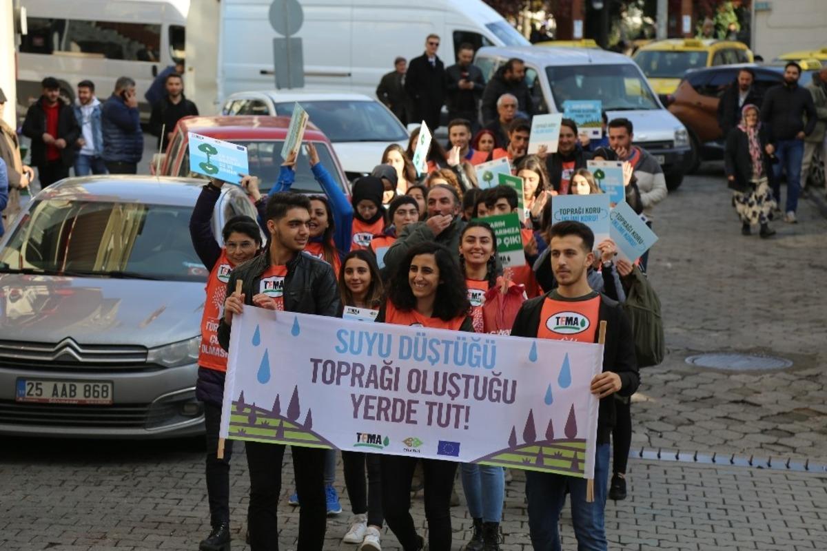 TEMA Vakfı &uuml;yeleri bu kez erozyon i&ccedil;in y&uuml;r&uuml;d&uuml;