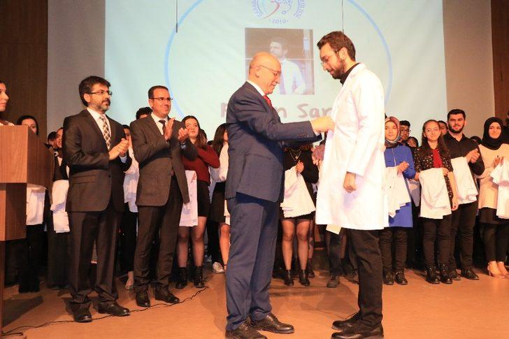 Geleceğin doktorları beyaz önlük giydi G5