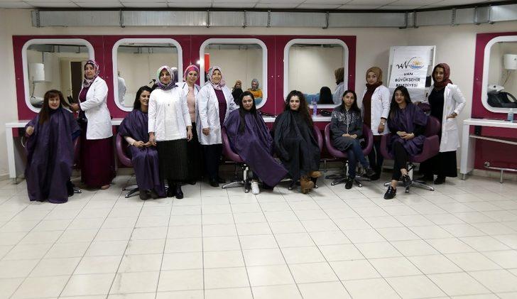 Van Büyükşehir Belediyesinin kurslarıyla meslek sahibi oluyorlar G4