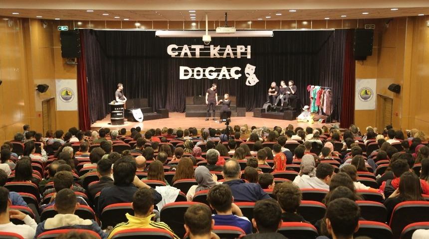 Erdemli Belediyesi Şehir Tiyatrosu sezonu a&ccedil;tı