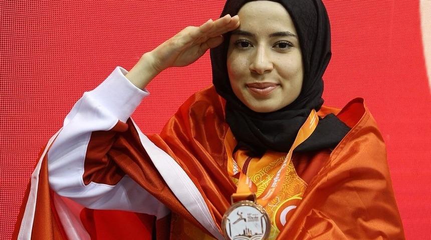 Kayseri&rsquo;nin altın kızı Hayriye T&uuml;rksoy yarı final ma&ccedil;ına &ccedil;ıkacak