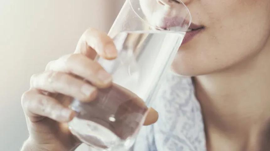 Su i&ccedil;erken yemek borusu yırtıldı! Ameliyatla hayata d&ouml;nd&uuml;