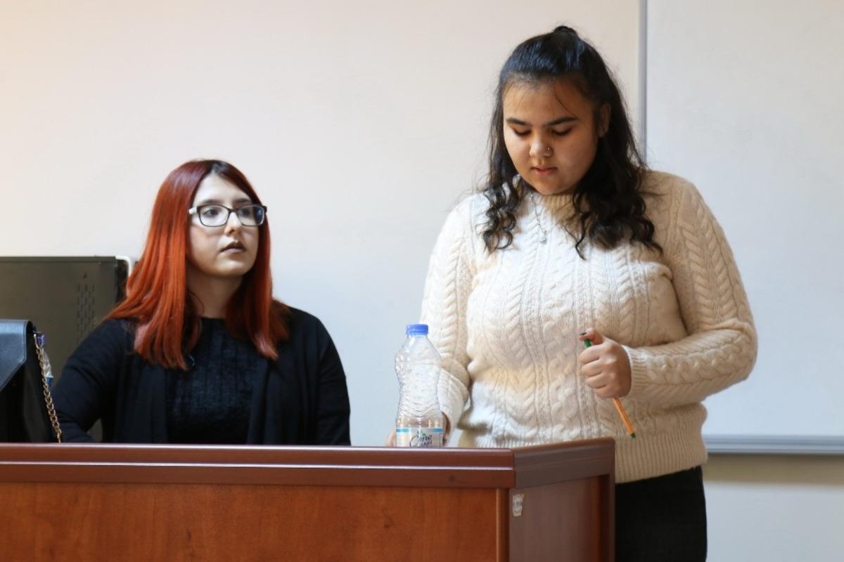 SA&Uuml;&rsquo;de &rsquo;Kleine Fabel&rsquo; kitabını yorumladılar