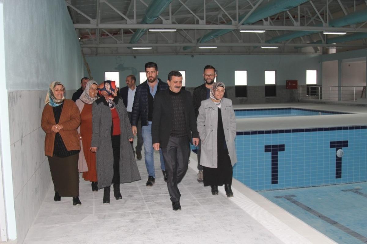 Başkale Belediyesinden yarı olimpik y&uuml;zme havuzu