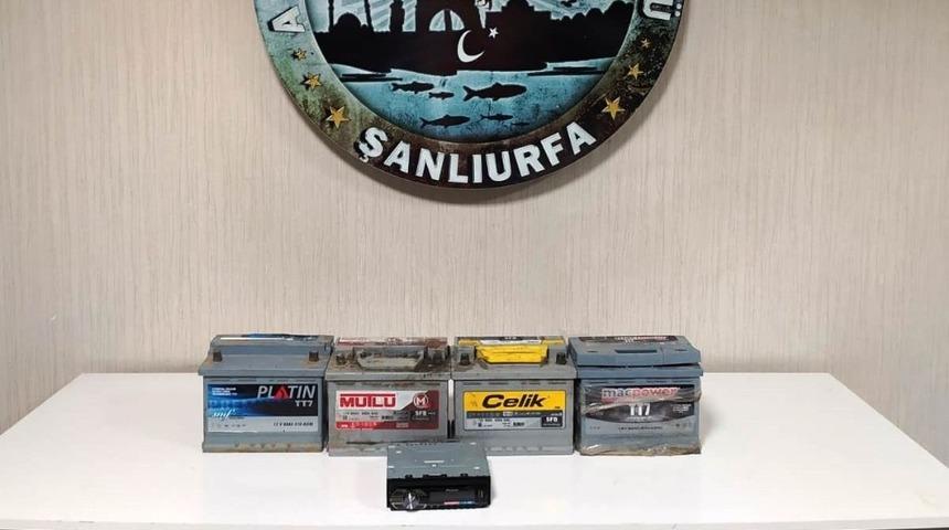 Ak&uuml; hırsızları polise yakalandı