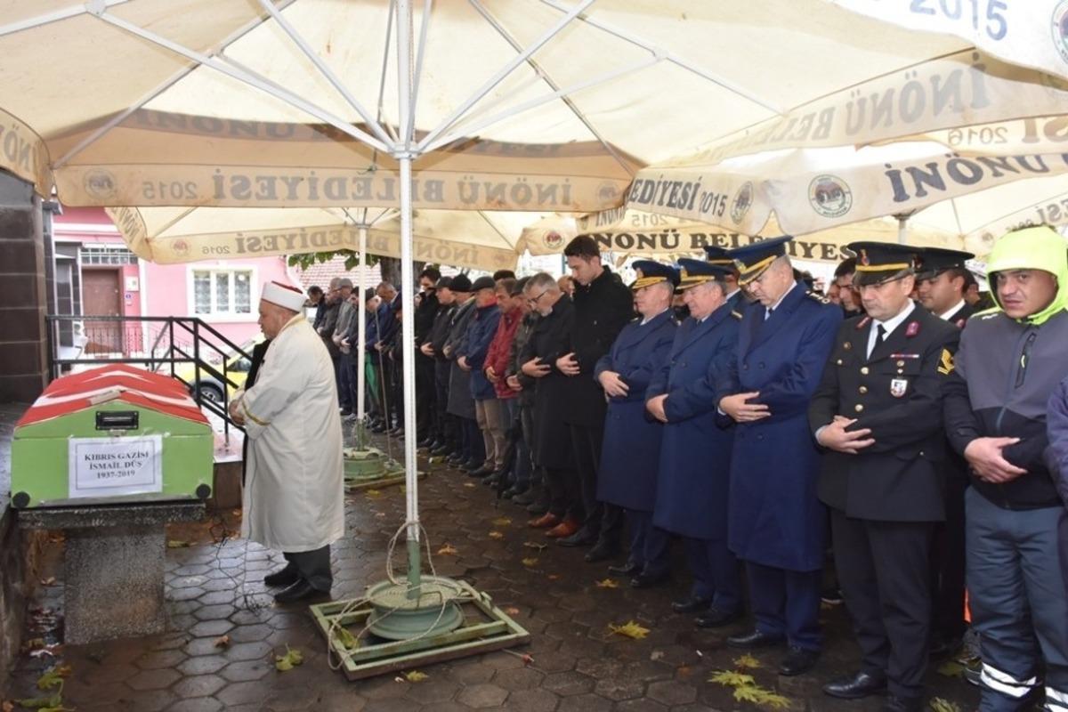 Kıbrıs gazisi İn&ouml;n&uuml;&rsquo;de son yolculuğuna uğurlandı