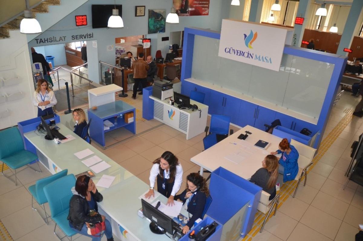 Kuşadası Belediyesi, personelin t&uuml;m maaş alacaklarını &ouml;dedi
