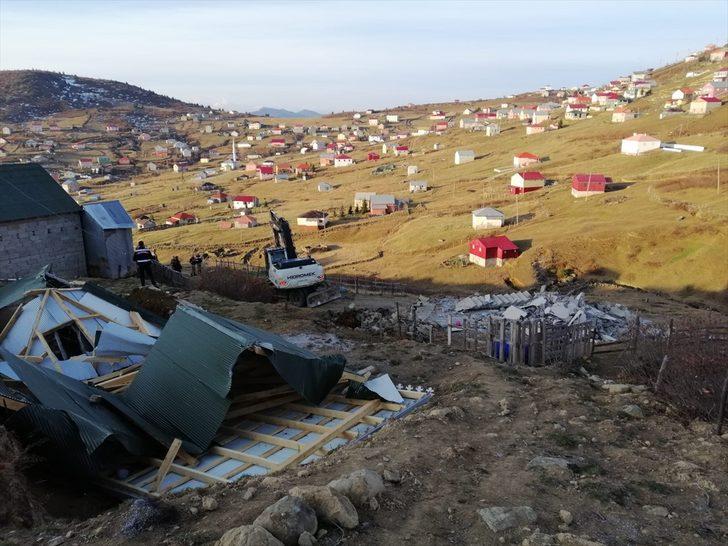 Trabzon'da yaylalardaki 10 kaçak yapı yıkıldı G3
