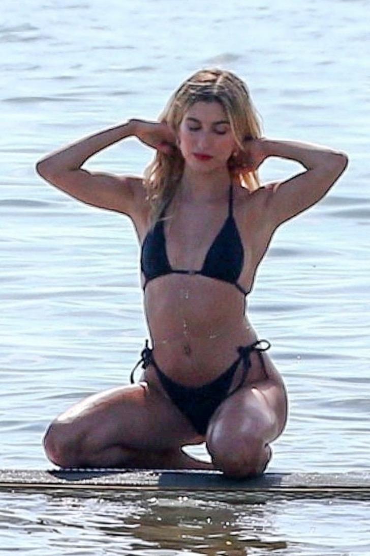 Hailey Bieber Miami'de bikiniyle şov yaptı G3