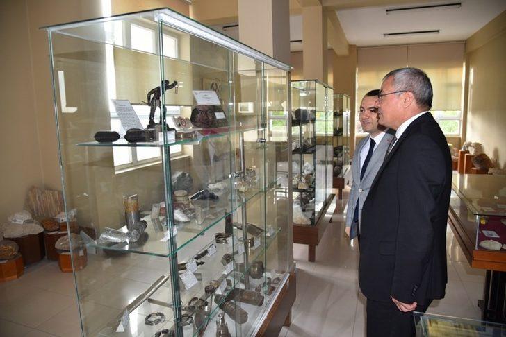 Vali Deniz İzmir’de temaslarda bulundu G3