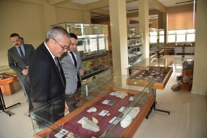 Vali Deniz İzmir’de temaslarda bulundu G4