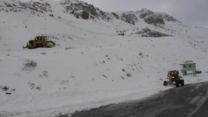 Van’da, karayollarının kar mesaisi başladı G2