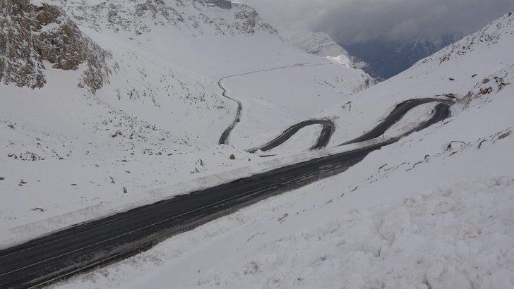 Van’da, karayollarının kar mesaisi başladı G3