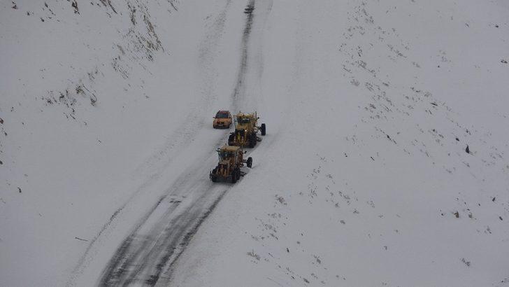 Van’da, karayollarının kar mesaisi başladı G5