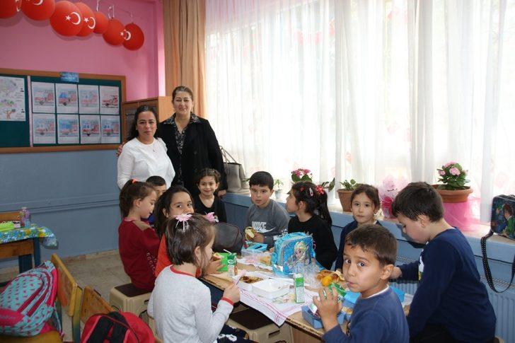 Başkan eşi Yanmaz çocukların yüzünü güldürdü G2