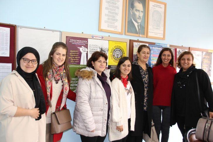 Başkan eşi Yanmaz çocukların yüzünü güldürdü G4