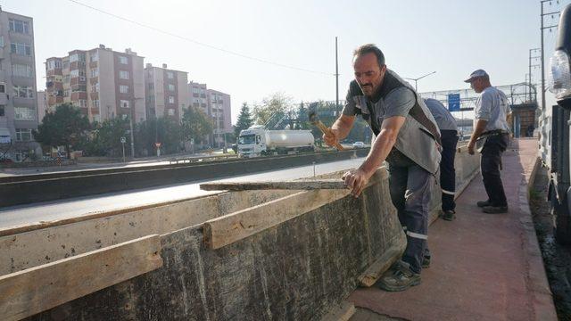 İzmit Belediyesi öğrencilerin kullandığı o yola sahip çıktı