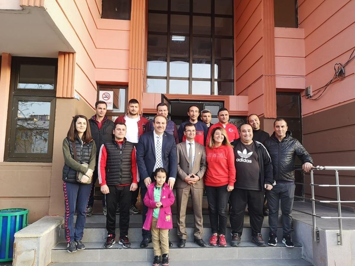 Gen&ccedil;: "Gen&ccedil; sporculara &ccedil;ok &ouml;nem veriyoruz"