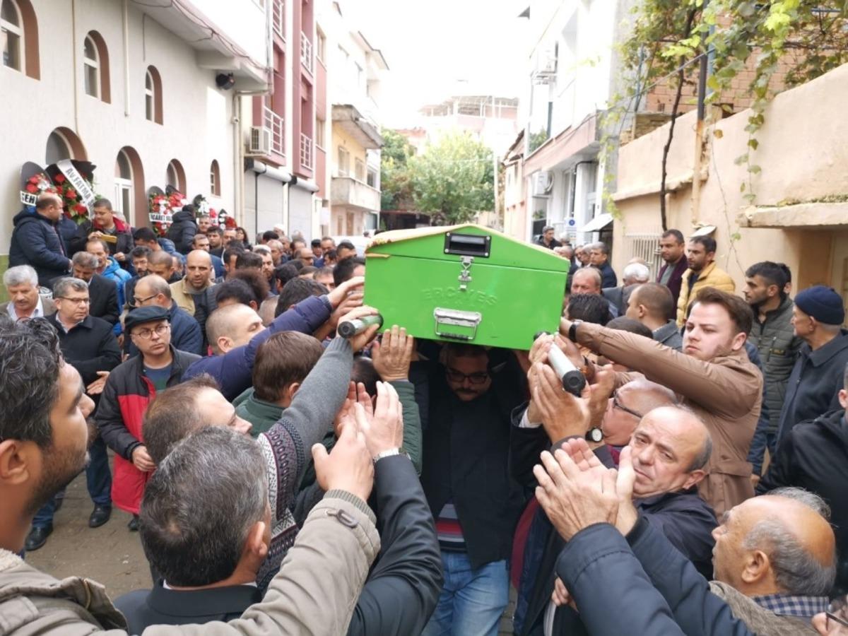 Nazilli Belediyespor Başkanı &Ouml;zkat&rsquo;ın annesi son yolculuğuna uğurladı