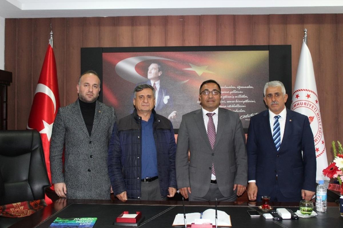 Tunceli 800 &ouml;ğrenciye mont hediye edildi