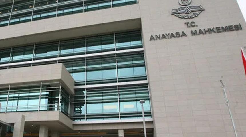 AYM memurluğa girişte 'güvenlik soruşturması' şartını iptal etti