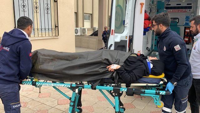 Otomobil ile kamyon çarpıştı: 1’i ağır 7 yaralı