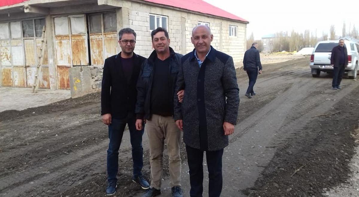 Malazgirt&rsquo;te yol yapım &ccedil;alışması