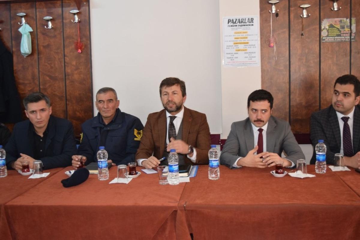 Pazarlar&rsquo;da halk toplantısı