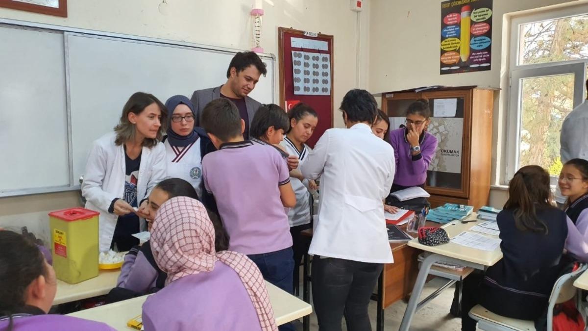 Şuhut&rsquo;ta &ouml;ğrencilere aşı uygulaması