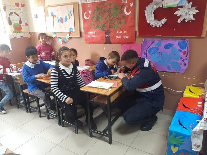 Jandarma trafik ekibinden öğrencilere trafik semineri G2