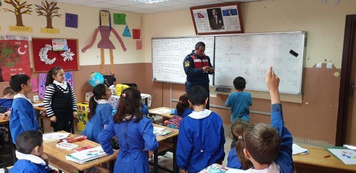 Jandarma trafik ekibinden öğrencilere trafik semineri G3
