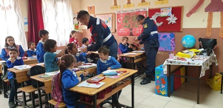Jandarma trafik ekibinden öğrencilere trafik semineri G4