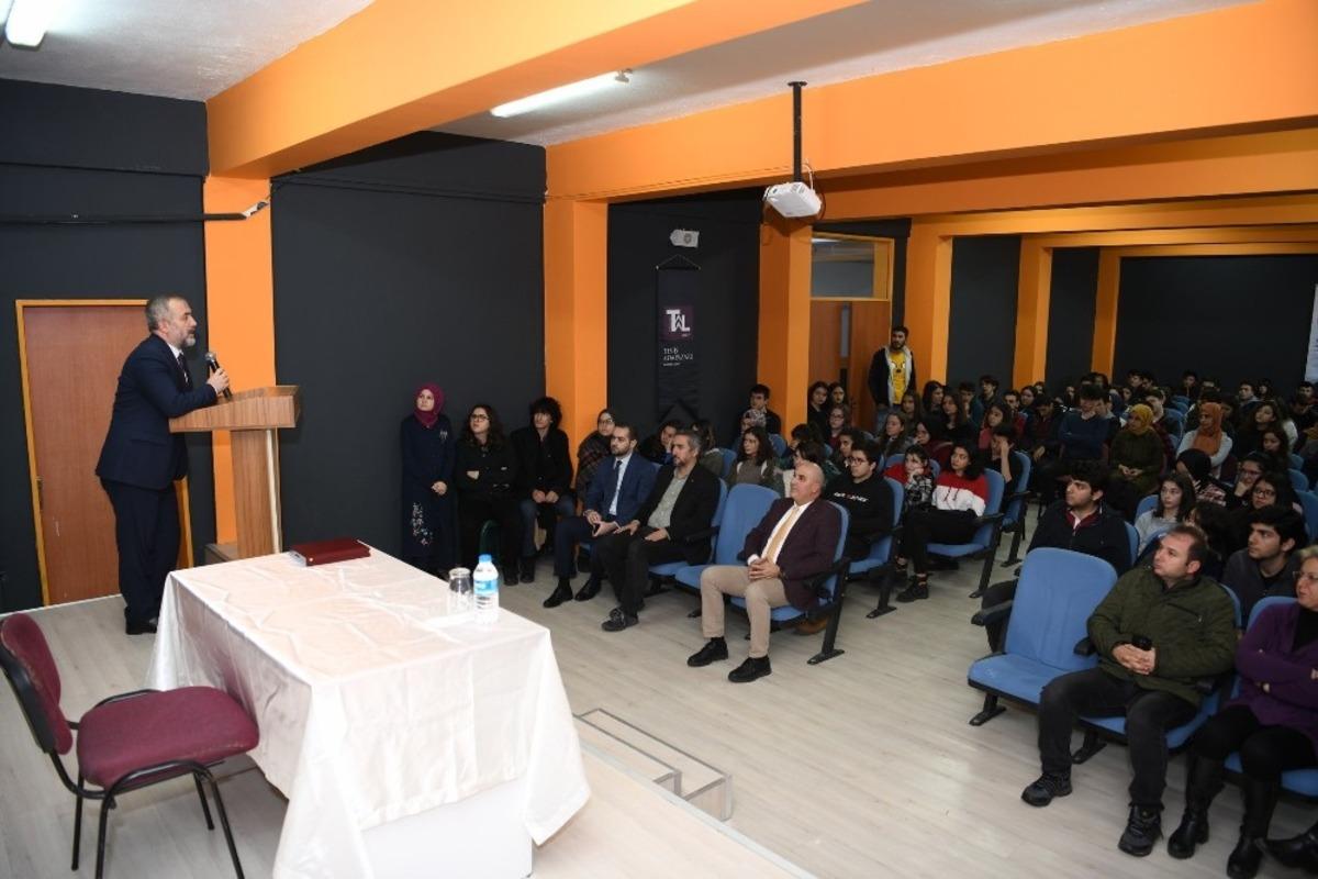 Rekt&ouml;r Savaşan, &rsquo;Kariyer G&uuml;n&uuml;&rsquo; etkinliğinde liseli &ouml;ğrencilerle buluştu