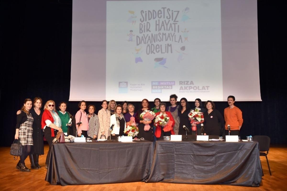 Beşiktaş&rsquo;ta kadınlar şiddete karşı bir araya geldi