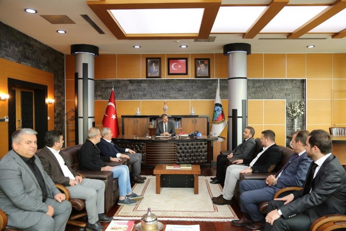 Başkan Alemdar: "Sakaryaspor i&ccedil;in &uuml;zerimize d&uuml;şeni yapmaya hazırız"